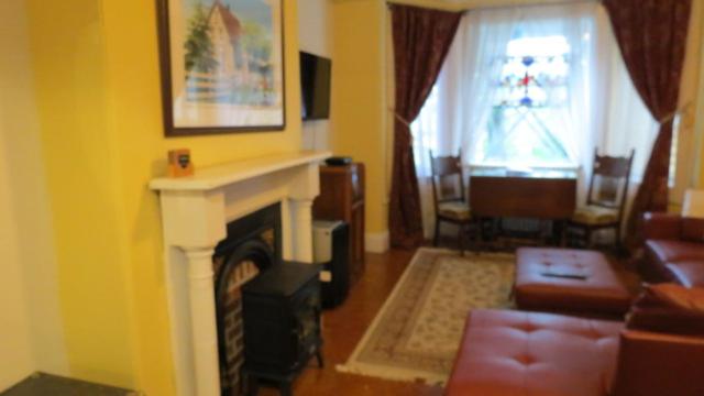 تختخواب و صبحانه The Roses Heritage Inn