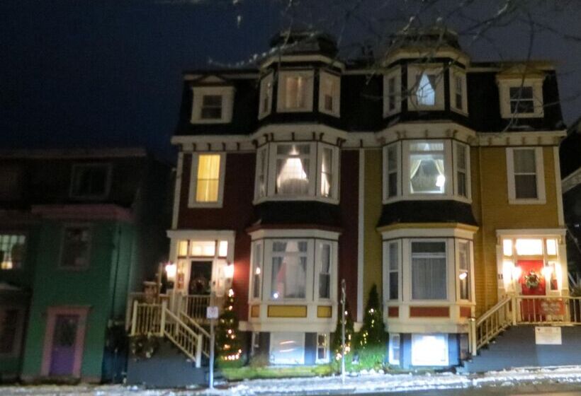 تختخواب و صبحانه The Roses Heritage Inn