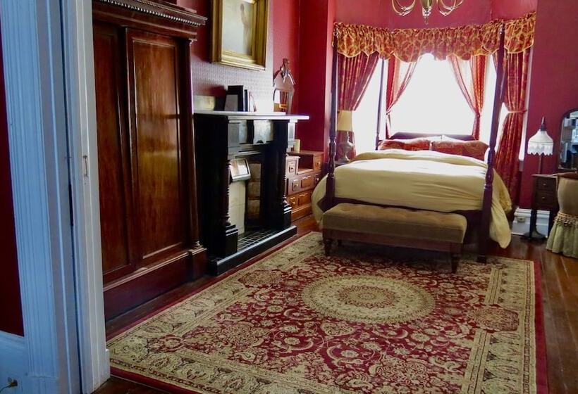 تختخواب و صبحانه The Roses Heritage Inn