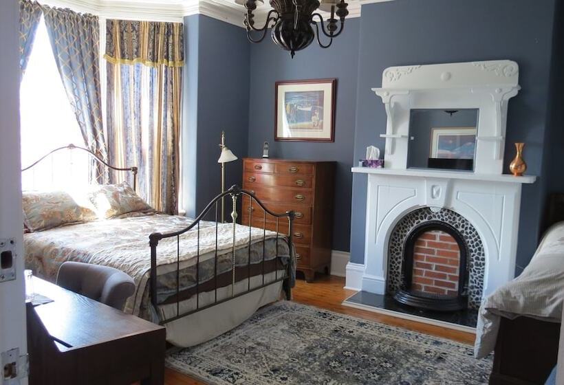 تختخواب و صبحانه The Roses Heritage Inn