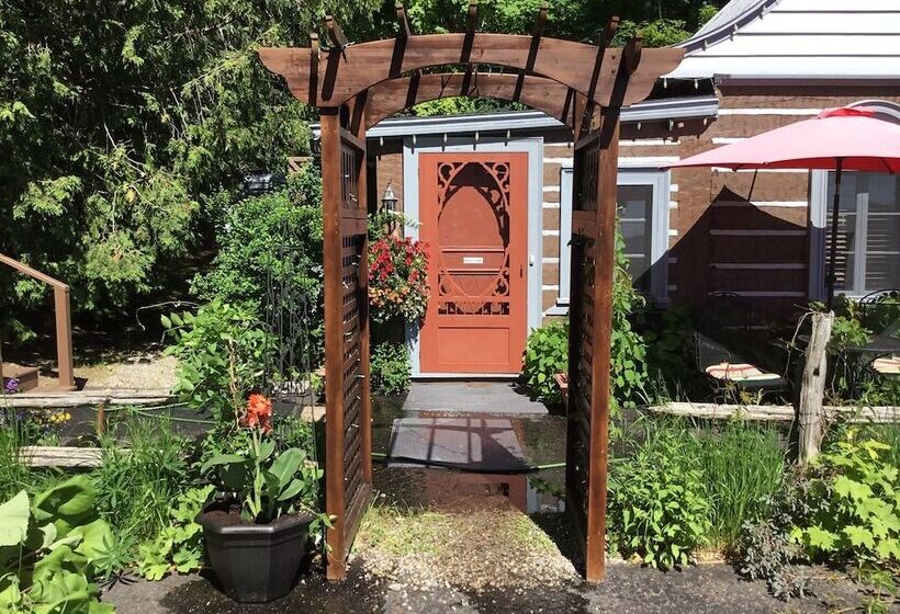 Le Petit Clocher Gite Touristique B & B