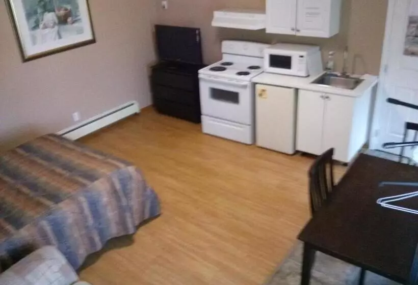 Moosomin Motel