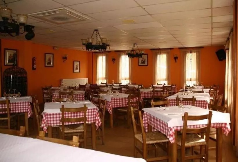 هتل Restaurante Valdevenados
