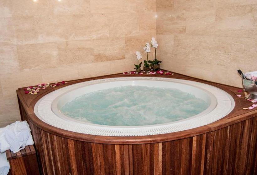 Escuderos Hotel Cruz