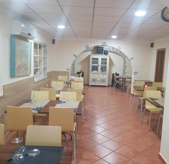 هاستل Hostal Pizzeria Oasis