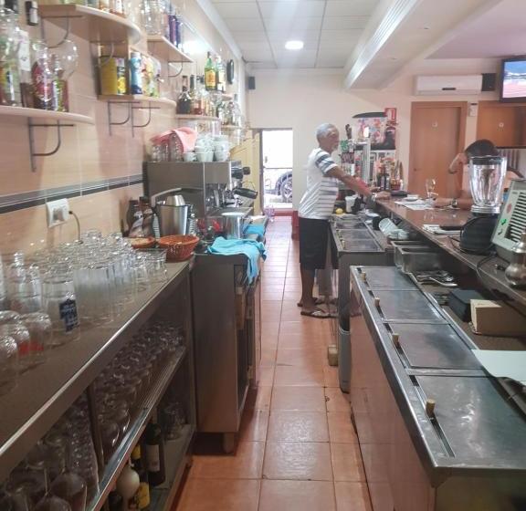 هاستل Hostal Pizzeria Oasis