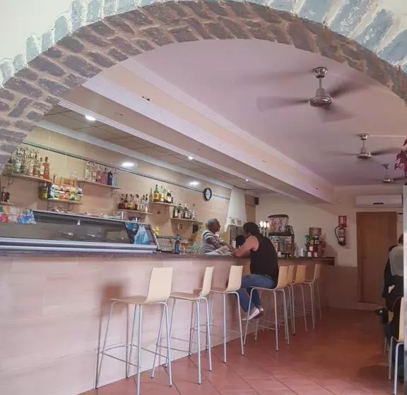 ユースホステル Hostal Pizzeria Oasis