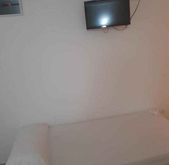 هاستل Hostal Pizzeria Oasis