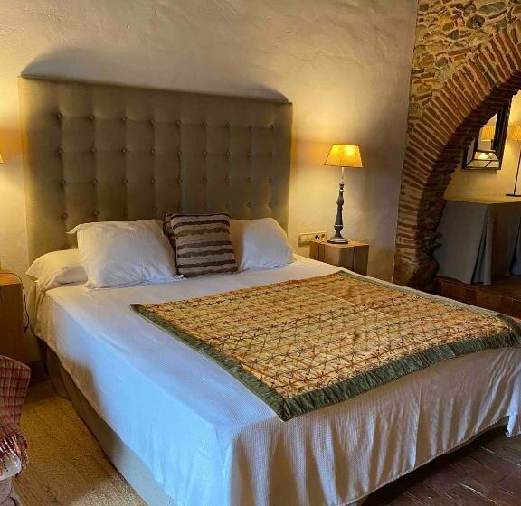 Hotel Can Carbó De Peralada