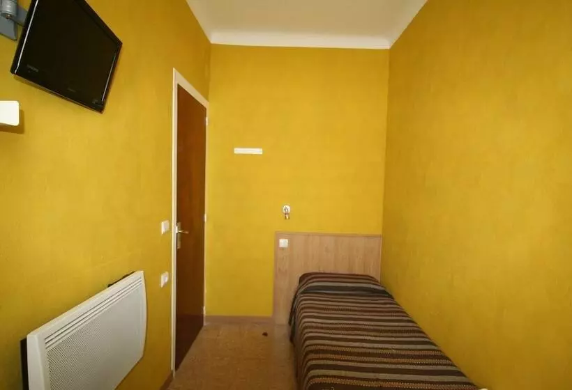 هتل Hostal Juventus