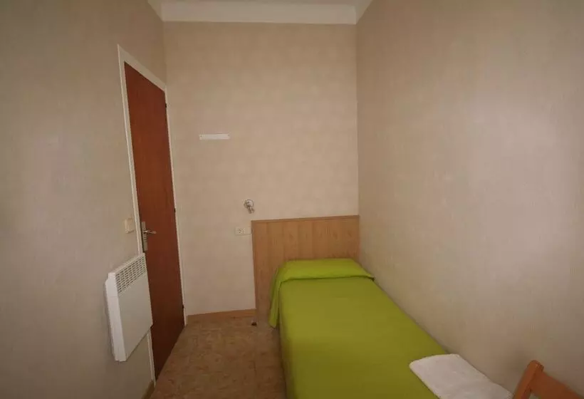 هتل Hostal Juventus