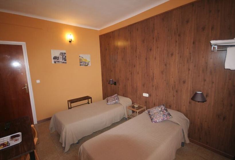 هتل Hostal Juventus