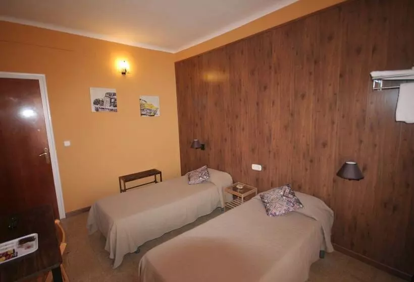 هتل Hostal Juventus