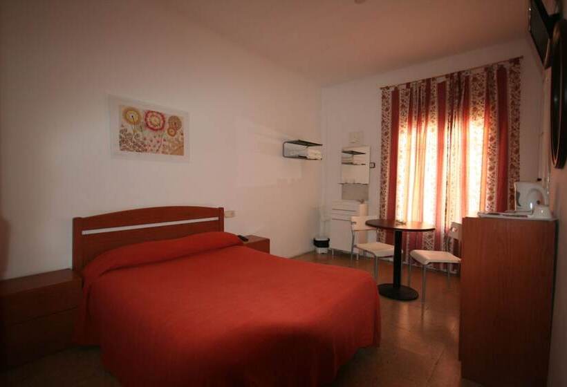 هتل Hostal Juventus