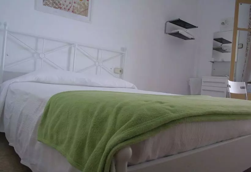 هتل Hostal Juventus