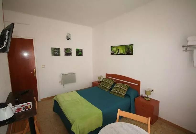 هتل Hostal Juventus