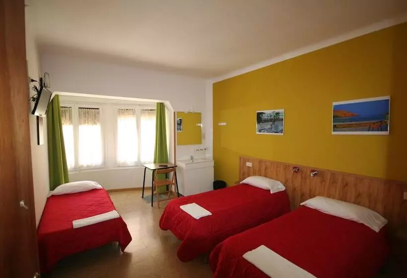 هتل Hostal Juventus