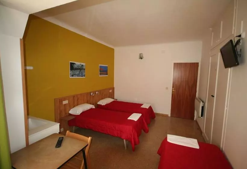هتل Hostal Juventus