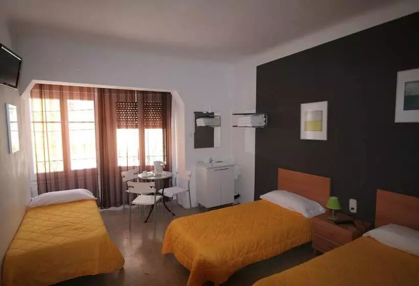 هتل Hostal Juventus