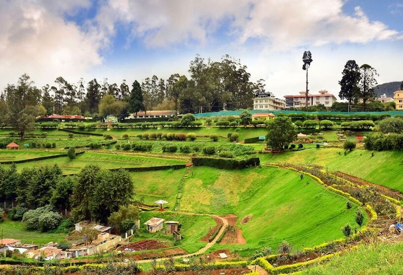 فندق Al Woodlands Residency