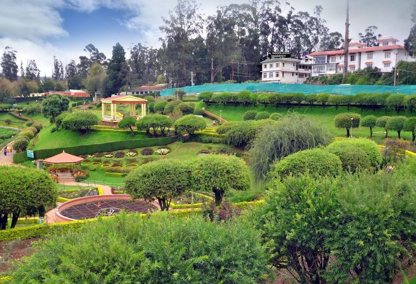 فندق Al Woodlands Residency