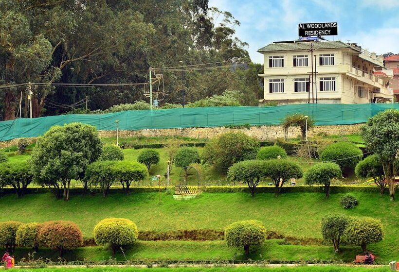فندق Al Woodlands Residency