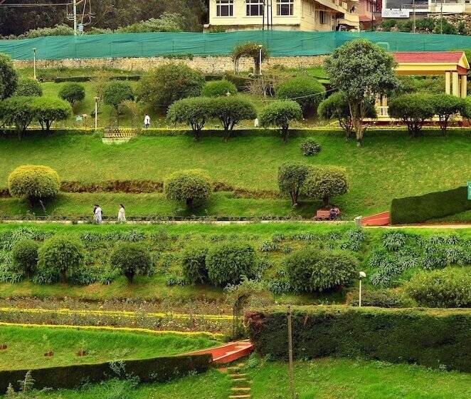 فندق Al Woodlands Residency