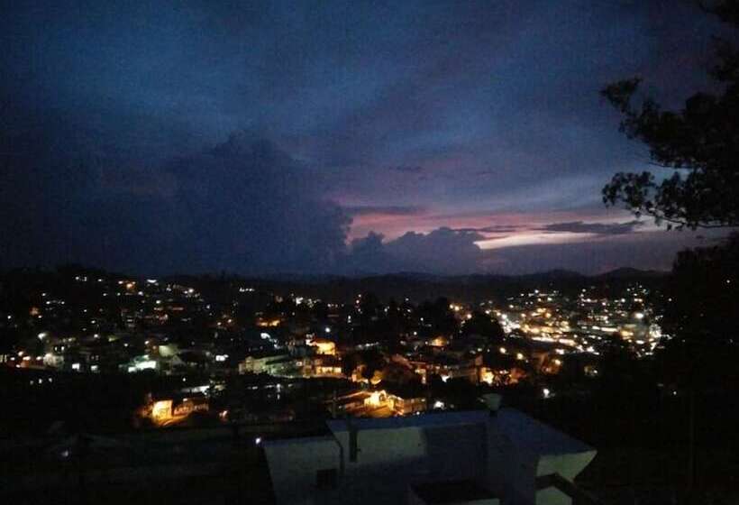 فندق Al Woodlands Residency