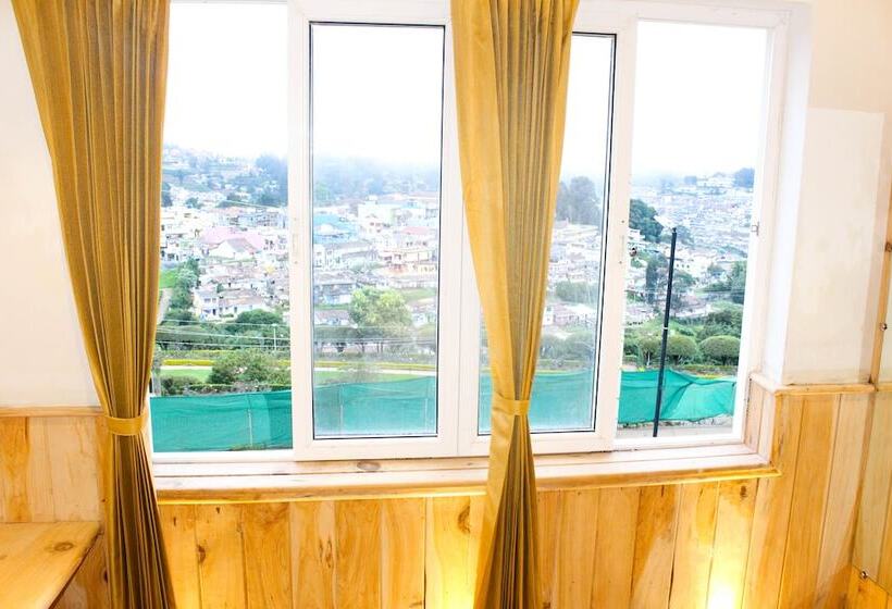 فندق Al Woodlands Residency