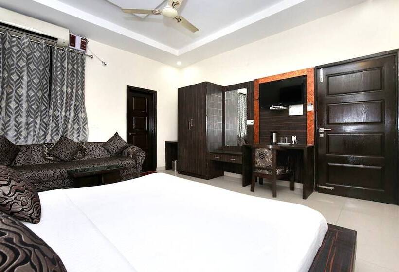 Hotel Collection O Nayyar