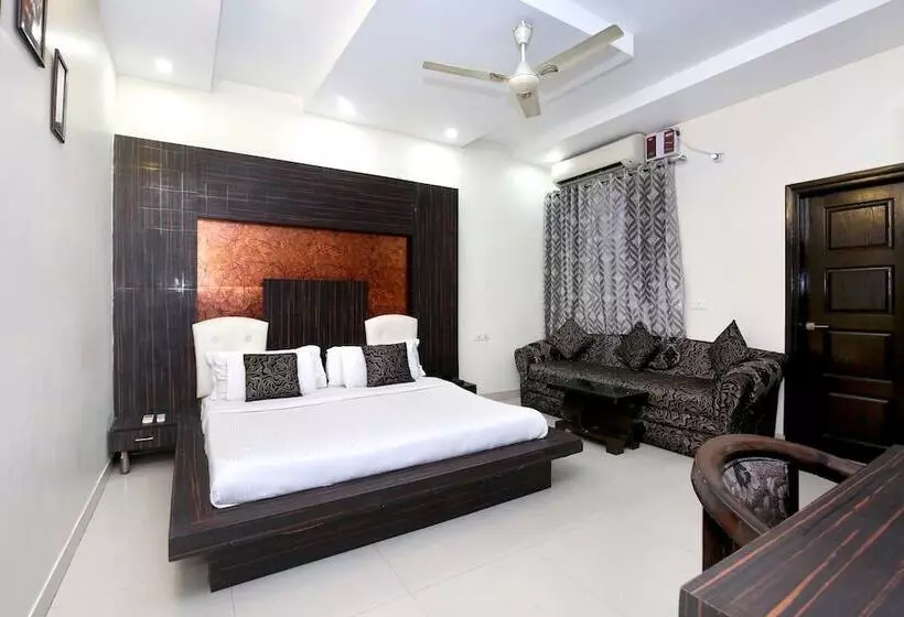 هتل Collection O Nayyar