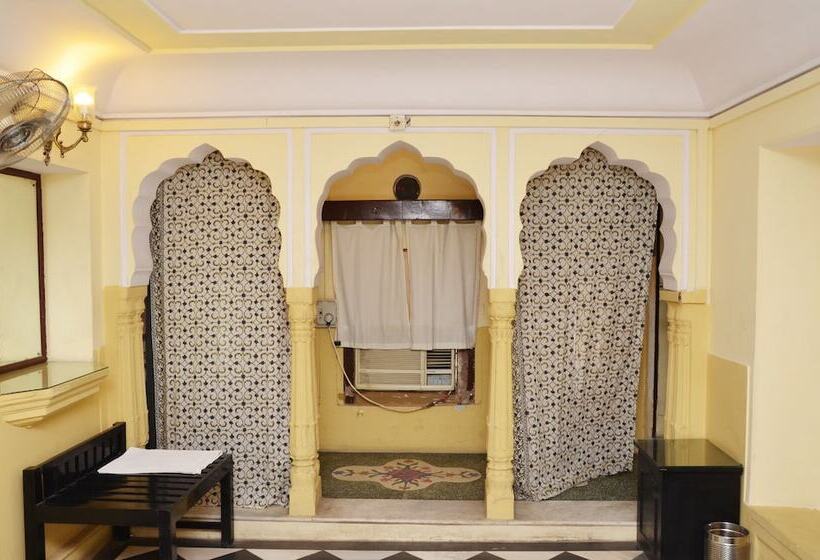 Hotel Karnot Mahal