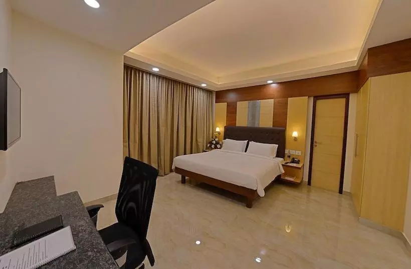 ホテル Poppys Anukula Residency Vellore