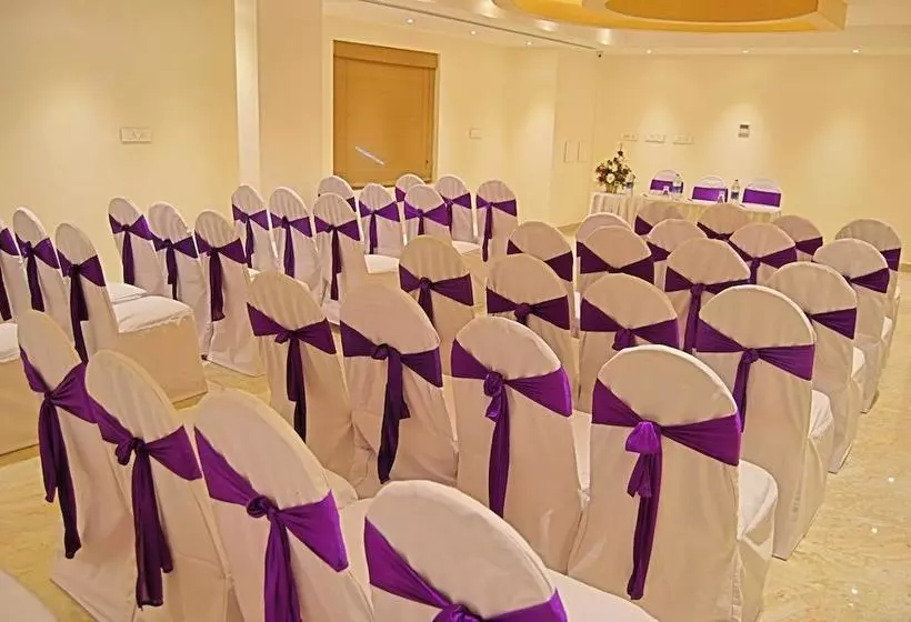 ホテル Poppys Anukula Residency Vellore