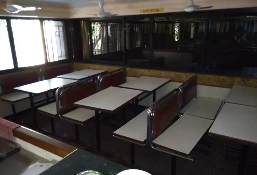 Hotelli Rajshree Lodging