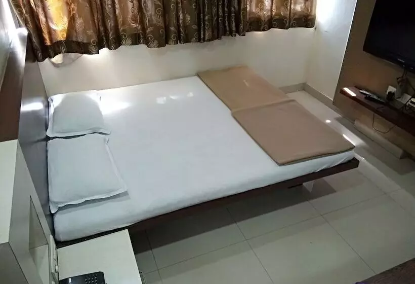 Hotelli Rajshree Lodging