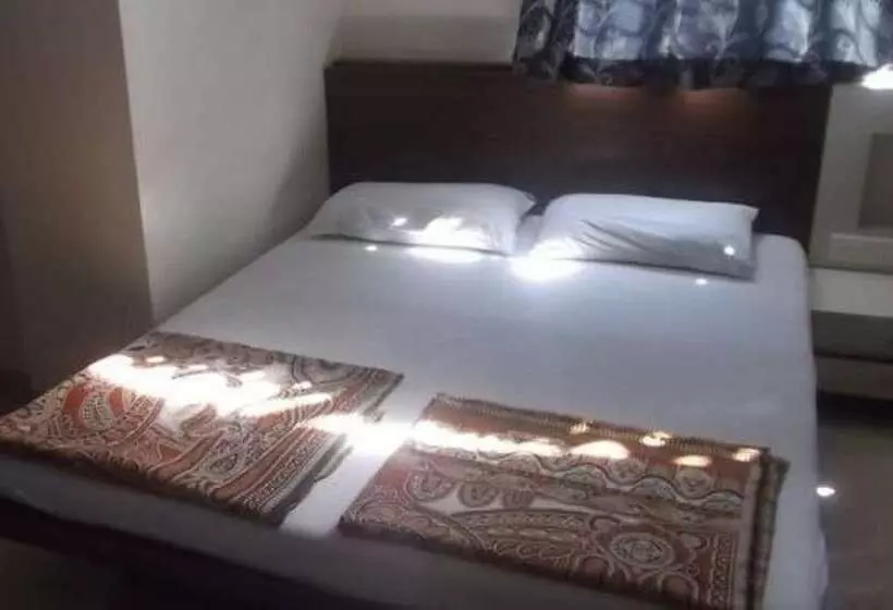Hotelli Rajshree Lodging