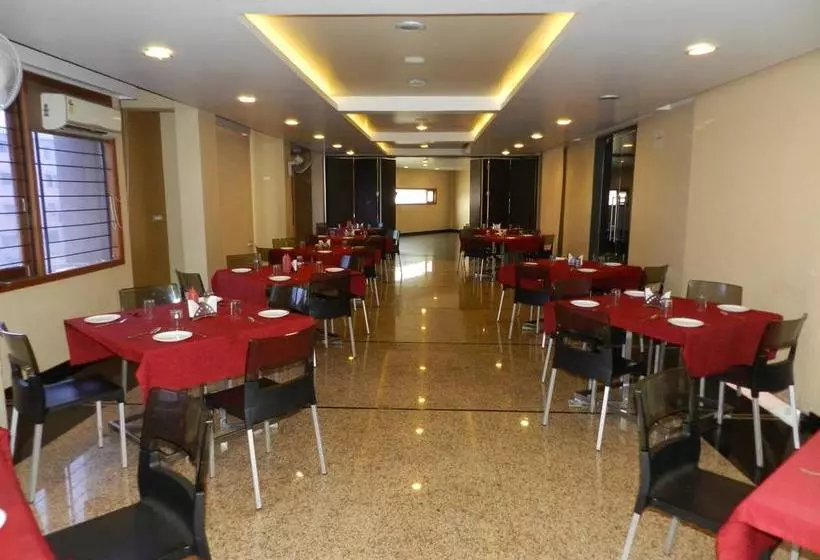 ホテル Rock Regency Hampi