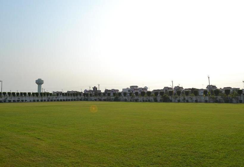 בית מלון כפרי Sobti Continental