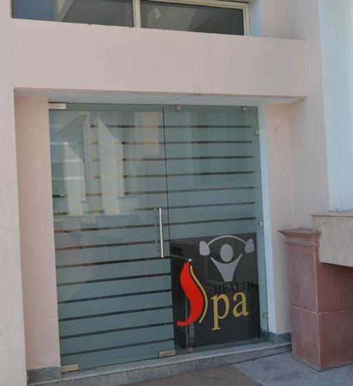 בית מלון כפרי Sobti Continental