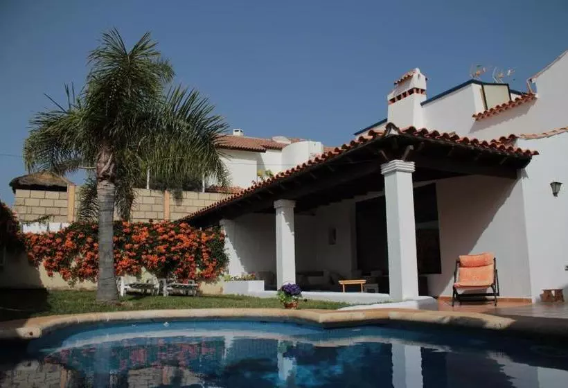 La Tortuga Hostel
