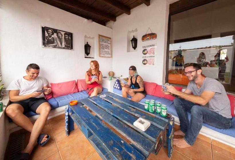 La Tortuga Hostel