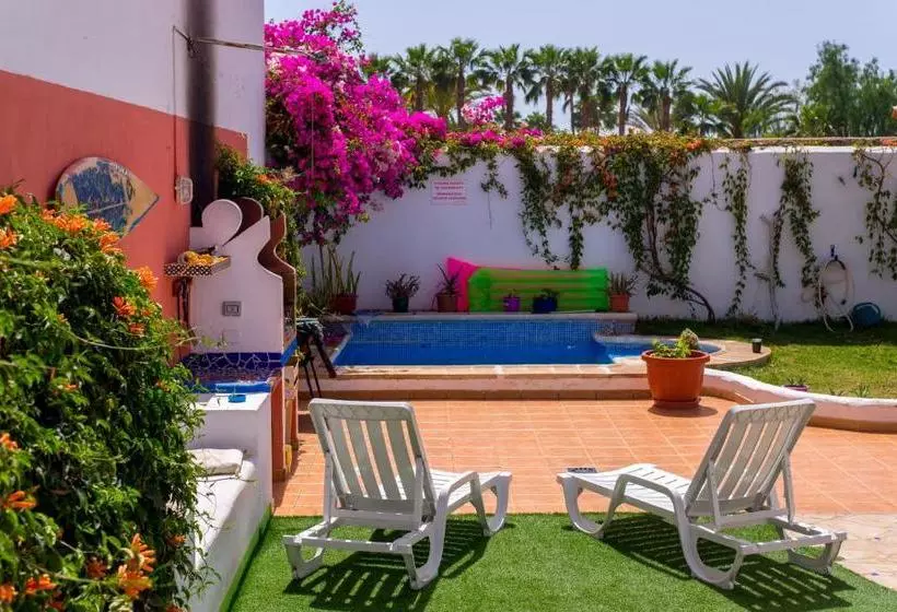 La Tortuga Hostel