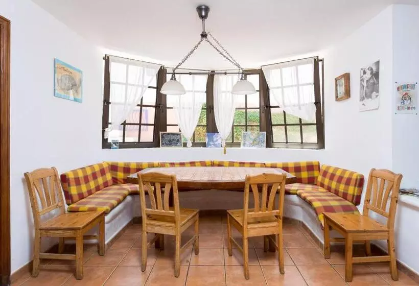 La Tortuga Hostel