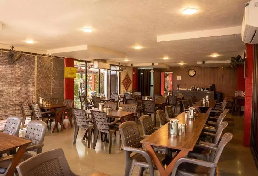 リゾートホテル Girivihar Holiday Club   Pure Veg
