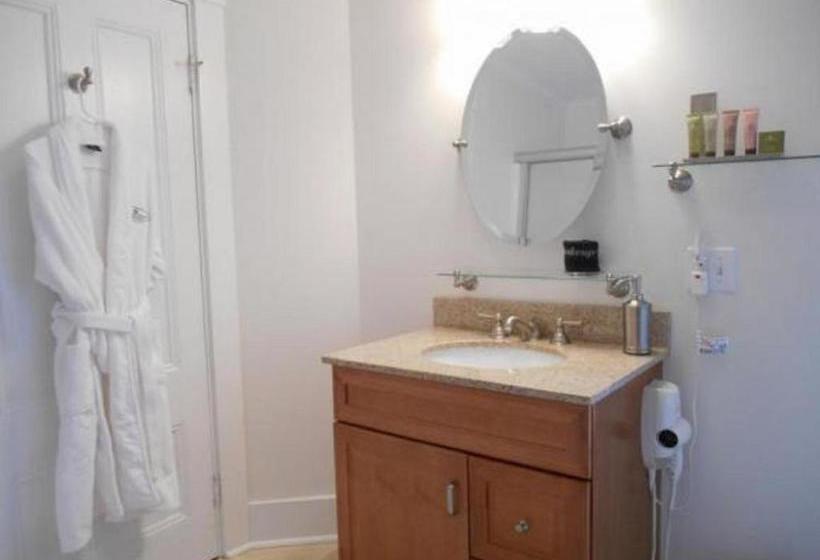 Bayberry House Bed And Breakfast