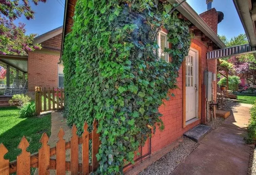 Cali Cochitta Vacation Rentals
