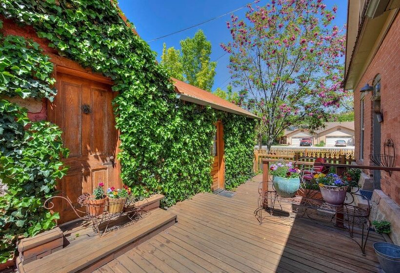 Cali Cochitta Vacation Rentals