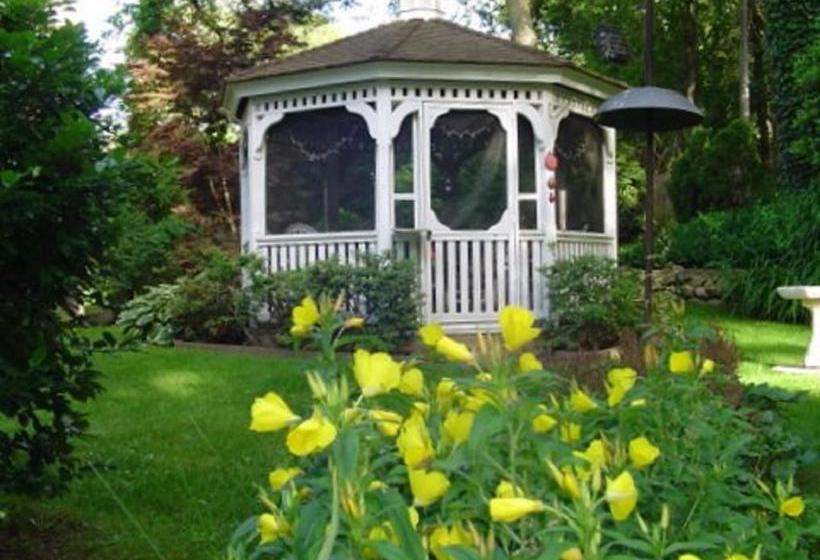 Cranberry Manor Bed And Breakfast Cape Cod