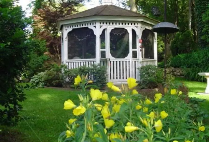 Cranberry Manor Bed And Breakfast Cape Cod